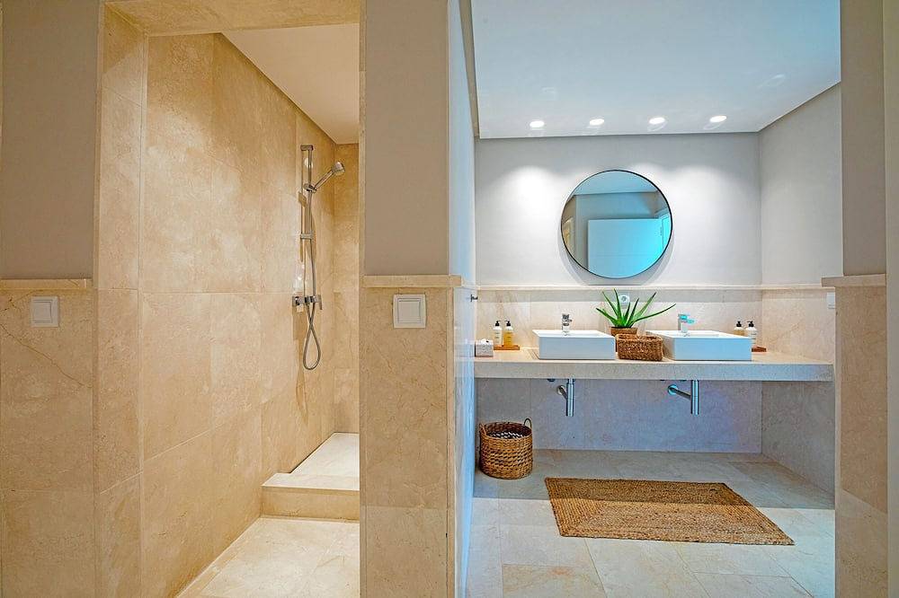 Luxurious villa with sea view and an amazing scenery in Sotogrande, San Roque