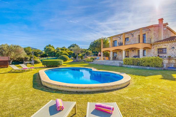 Villa für 8 Personen, mit Balkon und Whirlpool sowie Garten in Alcúdia