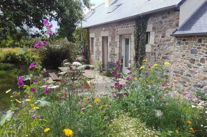 Location de vacances pour 7 personnes, avec jardin à Pommerit-le-Vicomte