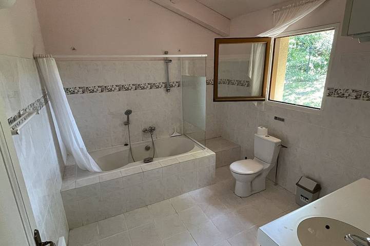 Location de vacances pour 4 personnes, avec balcon et jardin à Saint-Cybranet - 4