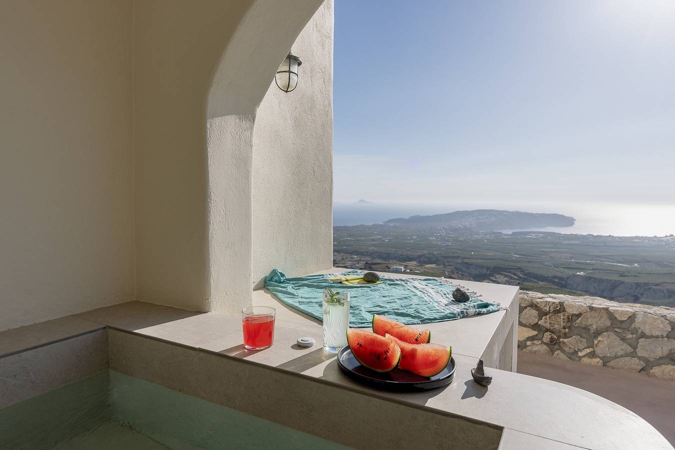 Geheel vakantieappartement, One bdr apartment for 4-Sea view-Hot Tub-Parking in Santorini