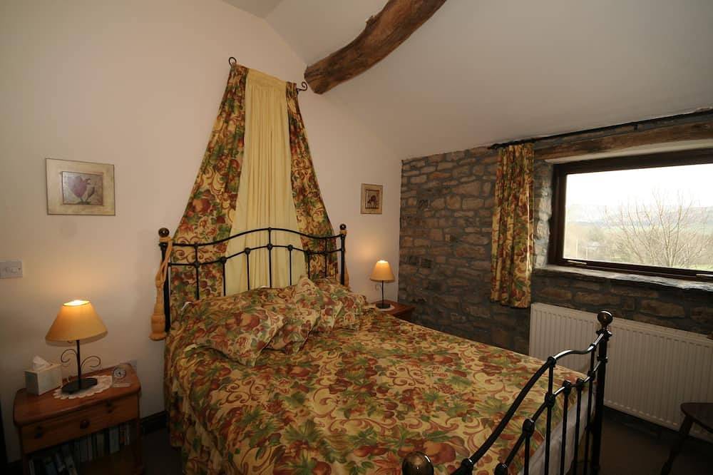 A fabulously quiet paradise situated on a  working farm Castleton in Castleton, Derbyshire