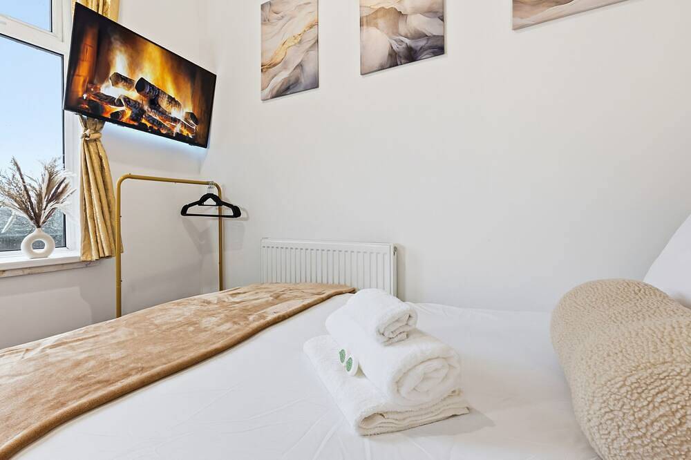 3-Bed House By Eason Stays Short Lets Wigan in Wigan, Greater Manchester