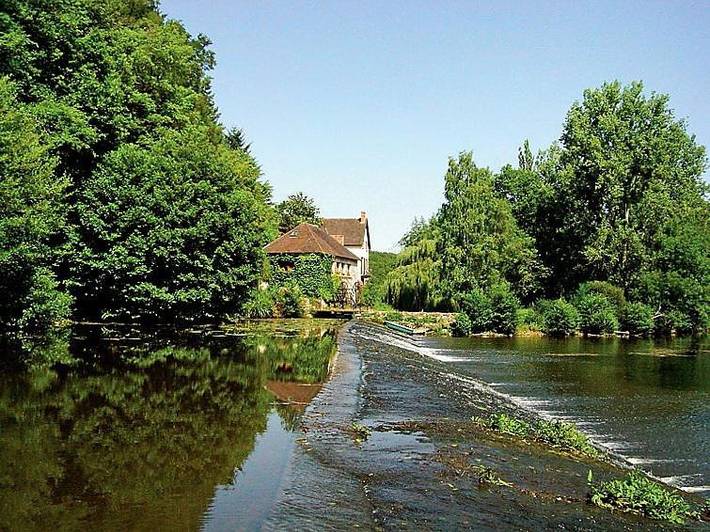 Location de vacances pour 2 personnes, avec vue et jardin ainsi que terrasse et piscine à Saint-Hilaire-sur-Benaize