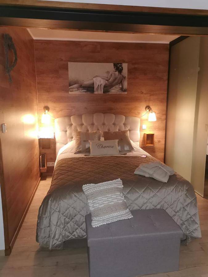 Maison d’hôte pour 2 personnes, avec Jacuzzi et Terrasse ainsi que Jardin et Piscine à Marche-en-Famenne