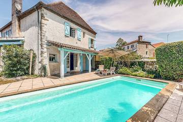 Gîte pour 8 personnes, avec terrasse et jardin à Escos