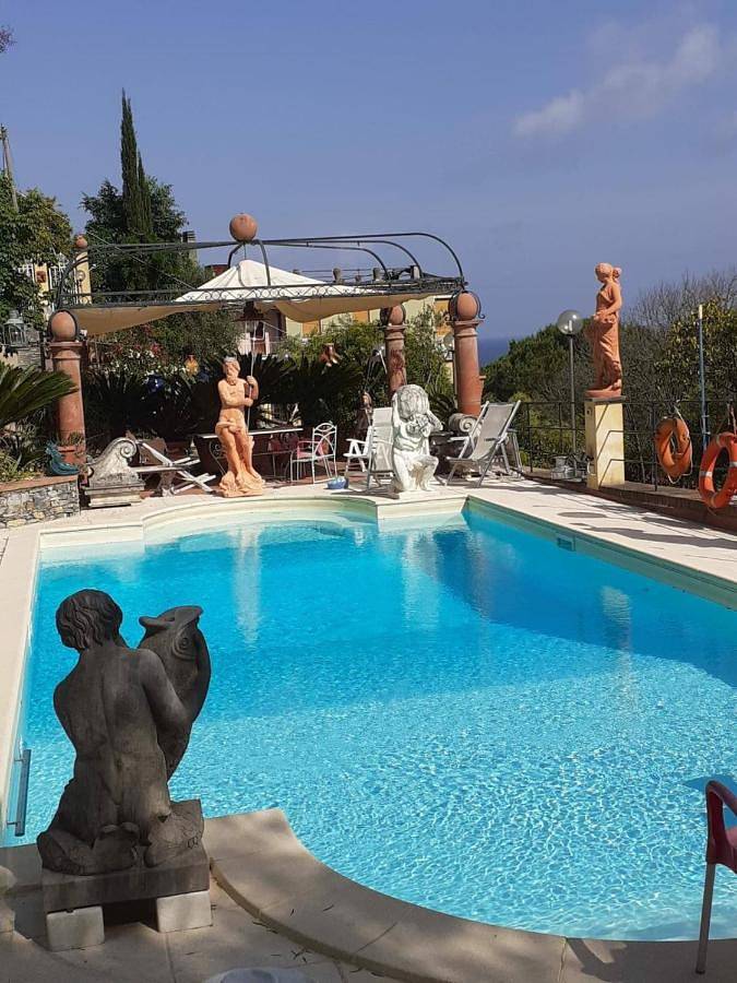 Appartamento per 5 persone, con Idromassaggio e Terrazza nonché Giardino e Piscina in San Michele di Pagana