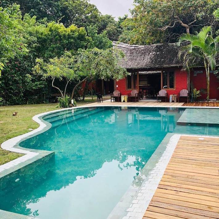 Hôtel pour 3 personnes, avec balcon ainsi que piscine et jardin