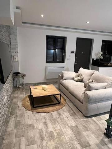 Cottage pour 3 personnes, avec jardin et jacuzzi à Givors