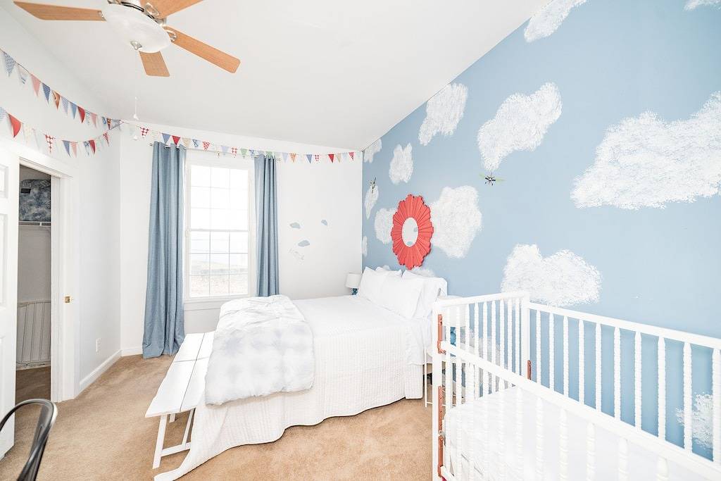 Candy Apple: Family Friendly Downtown Lyh Getaway in Lynchburg, Virginia