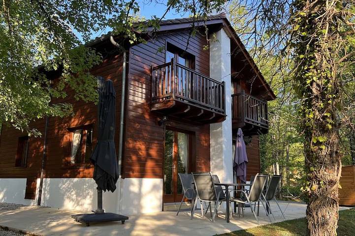 Gîte pour 6 personnes, avec jardin et piscine à Lachapelle-Auzac
