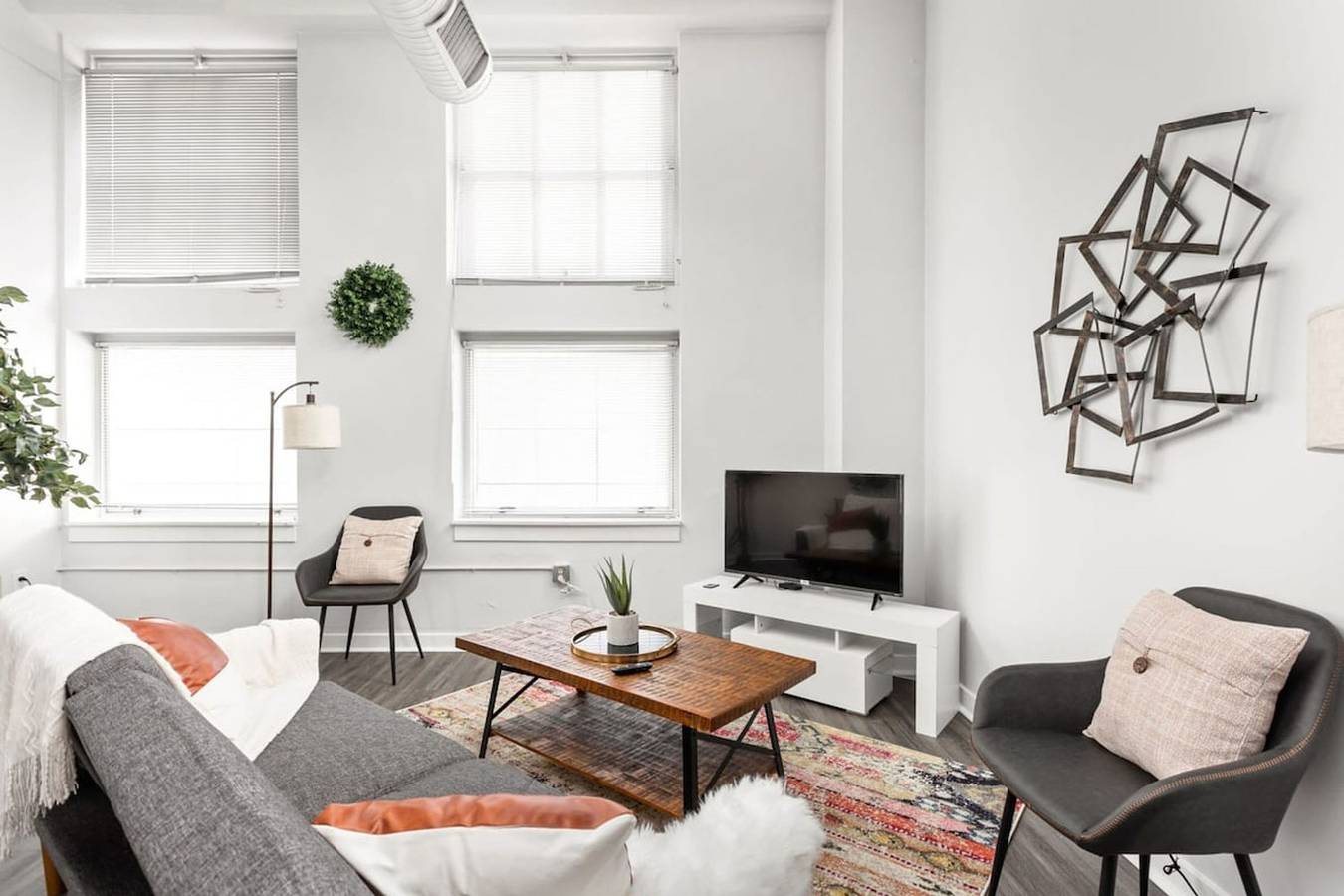 Vacation Rental for 10 Guests in Indianapolis, Indiana