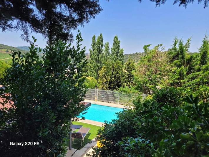 Location de vacances pour 4 personnes, avec Balcon et Terrasse ainsi que Jardin et Piscine à Villelongue-d'Aude