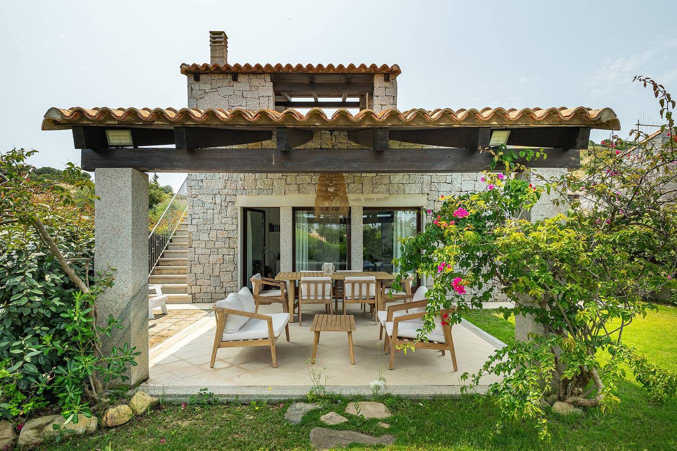 Villa Bouganville - Un rifugio rilassante a pochi passi dalla spiaggia di Cala Sinzias in Cala Sinzias, Cagliari e Dintorni