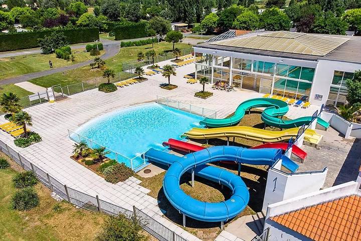Mobil home pour 4 personnes, avec terrasse et piscine dans Plage De La Paree Du Jonc - 2