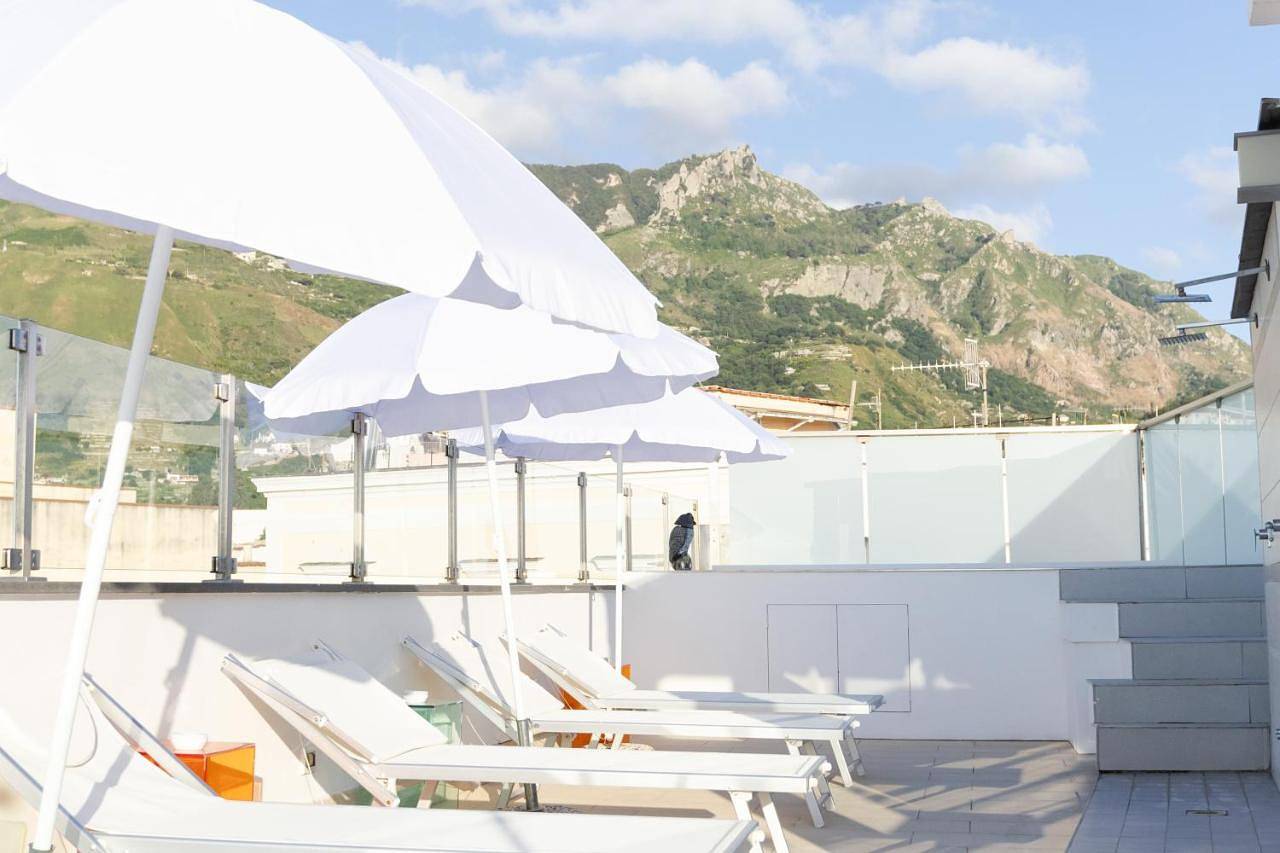 White 1903 - Rooftop Pool & Luxury Rooms in Forio, Ischia