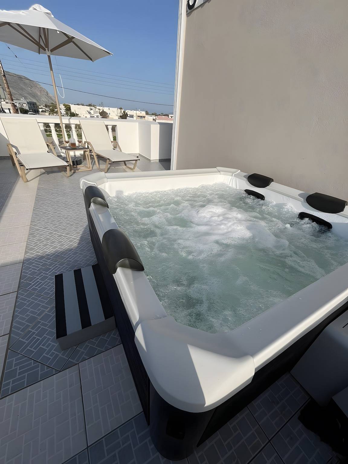 Studio-appartement 'St George Sea View Double Room-Privé Jacuzzi met zeezicht', foto 8