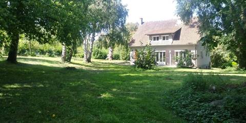 Gîte pour 6 personnes, avec vue sur le lac ainsi que vue et jardin, adapté aux familles à Saints