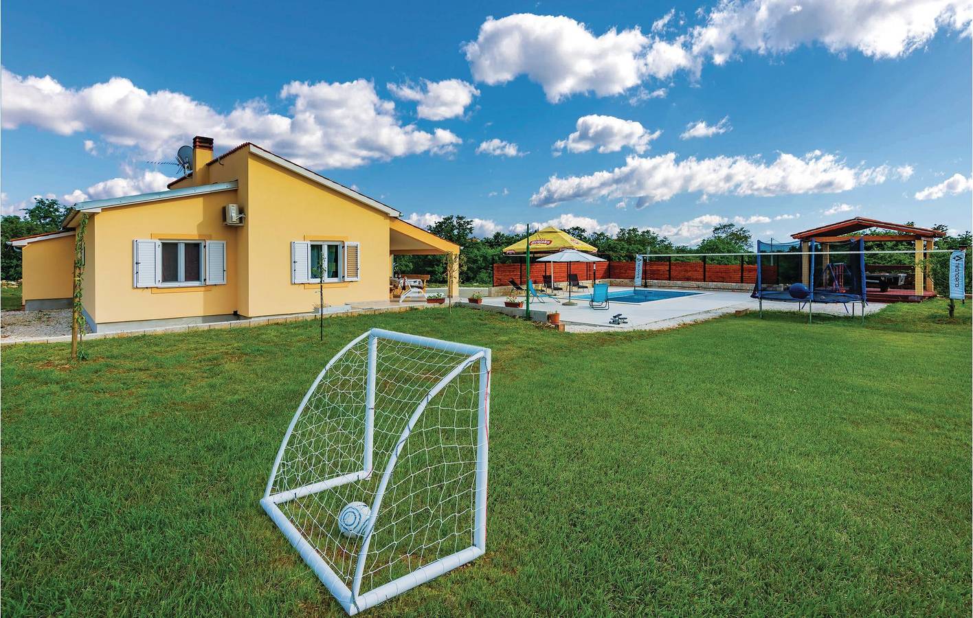 Geräumige 2-Zimmer-Wohnung mit WLAN, Pool und Terrasse in Filipana, Südküste Istrien