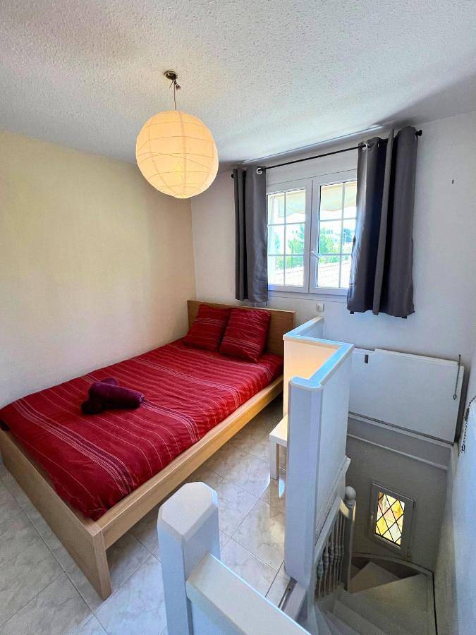 Villa pour 12 personnes, avec Balcon et Terrasse ainsi que Jardin et Piscine à Giens - 4