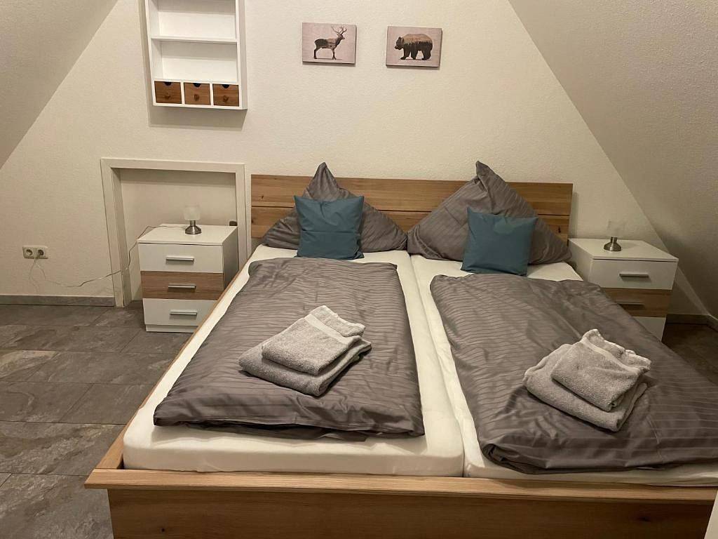 Ganze Ferienwohnung, Appartement Hollenstein mit Dachstudio – auf 2 Etagen in Eimelrod, Willingen