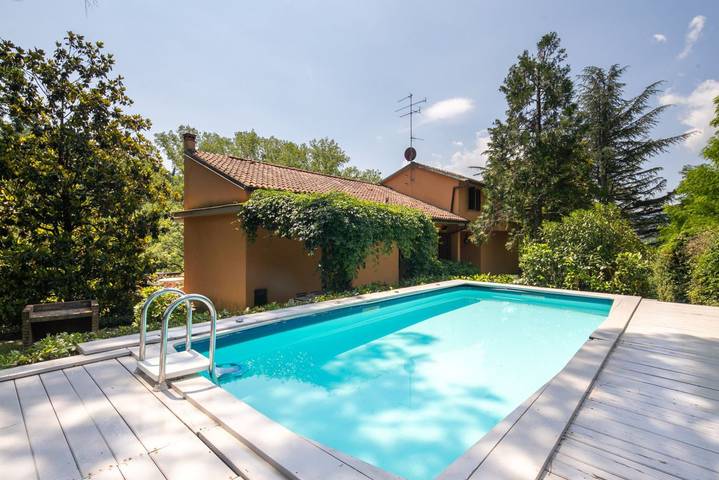 Casa vacanza per 9 persone, con piscina e giardino in Barberino di Mugello