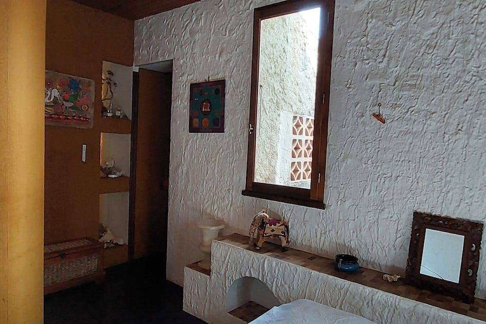Villa Les Oliviers breathtaking sea and mountain views in Sartène, Distrito de Sartène