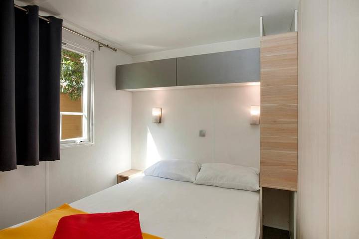 Camping pour 2 personnes, avec vue ainsi que terrasse et piscine à Ramatuelle - 4