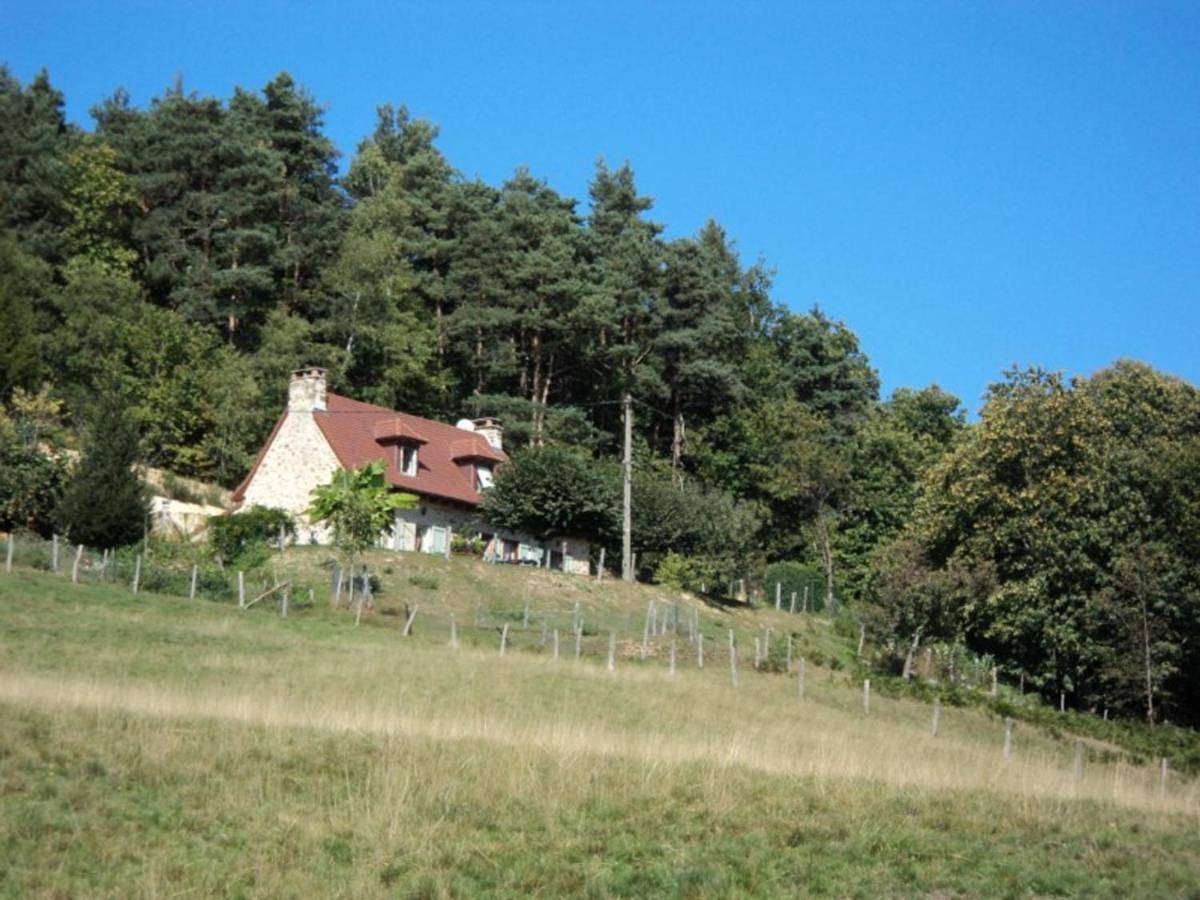 Maison de caractère rénovée au cœur du Cantal avec jardin clos, cheminée et wifi - 6 pers - Fr-1-742-476 in Vitrac (Cantal), Région d'Aurillac