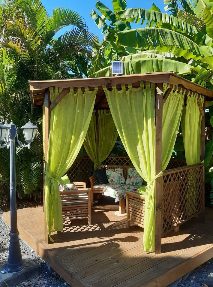 Gîte pour 2 personnes, avec piscine et jacuzzi ainsi que jardin et terrasse en Guadeloupe - 2