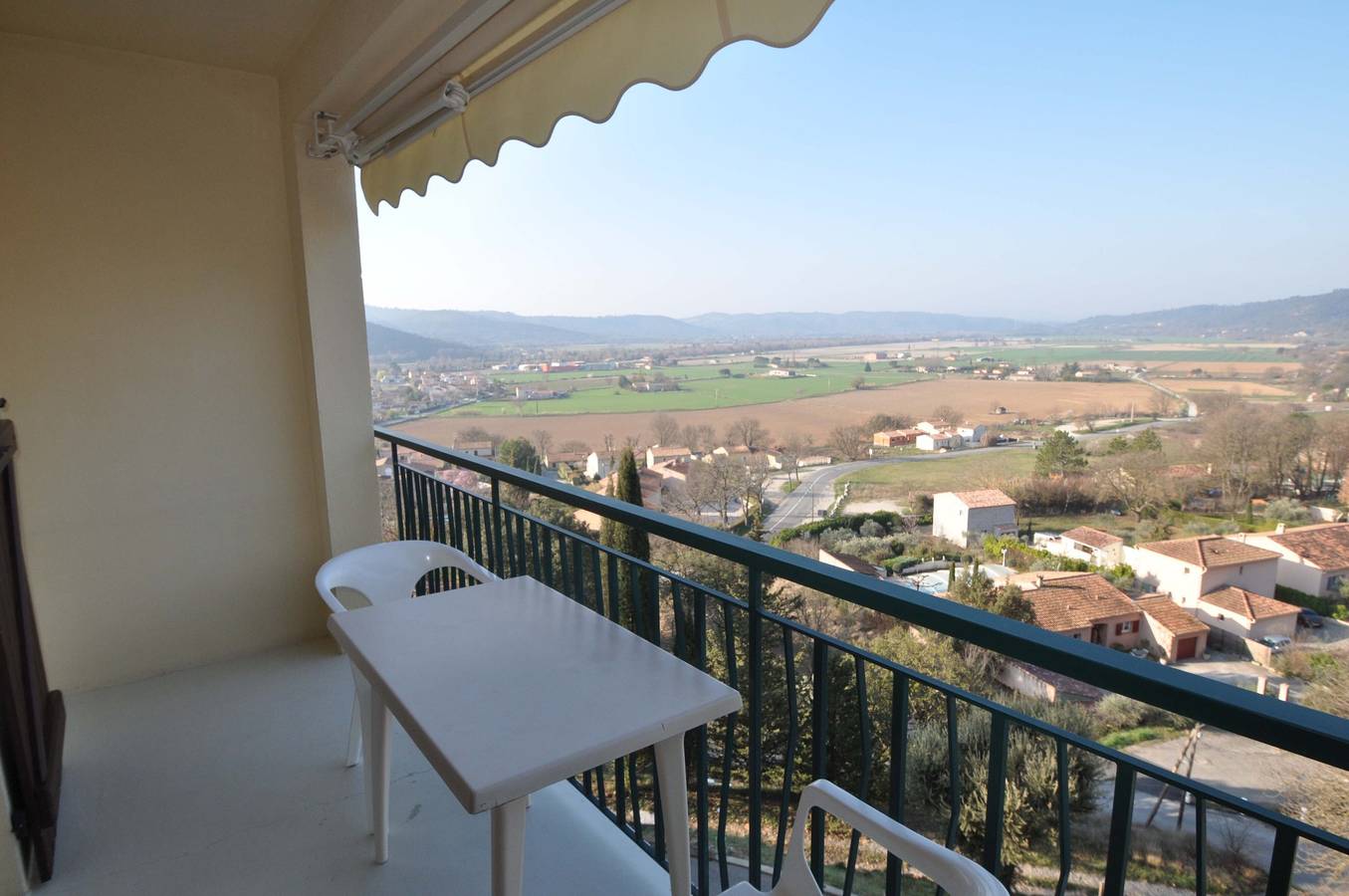 Studio entier, Studio 'À Louer Gréoux' avec terrasse privée, balcon et Wi-Fi in Gréoux-les-Bains, Parc naturel régional du Verdon