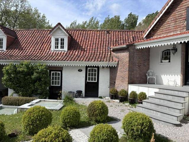 Chambre d’hôte pour 2 personnes, avec Terrasse et Jardin ainsi que Vue et Vue sur le lac à Menneville