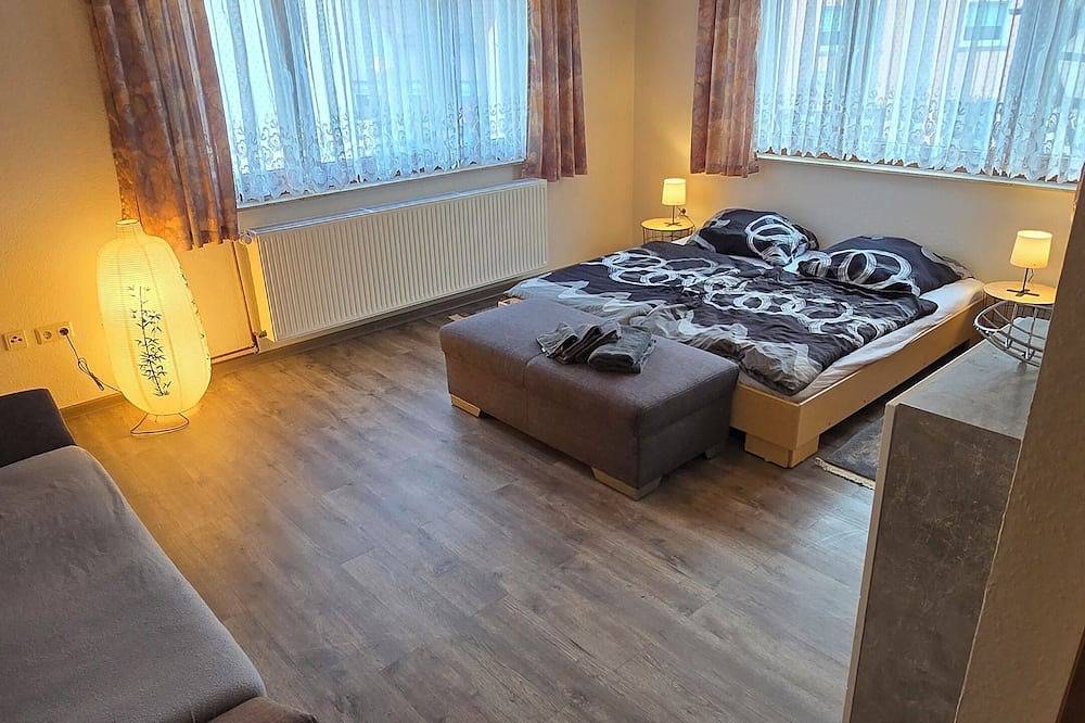 Ganze Wohnung, Burg Apartment in Burghaun mit Balkon und 3 Schlafzimmer für 5 Personen. in Burghaun, Rhön-Hessen