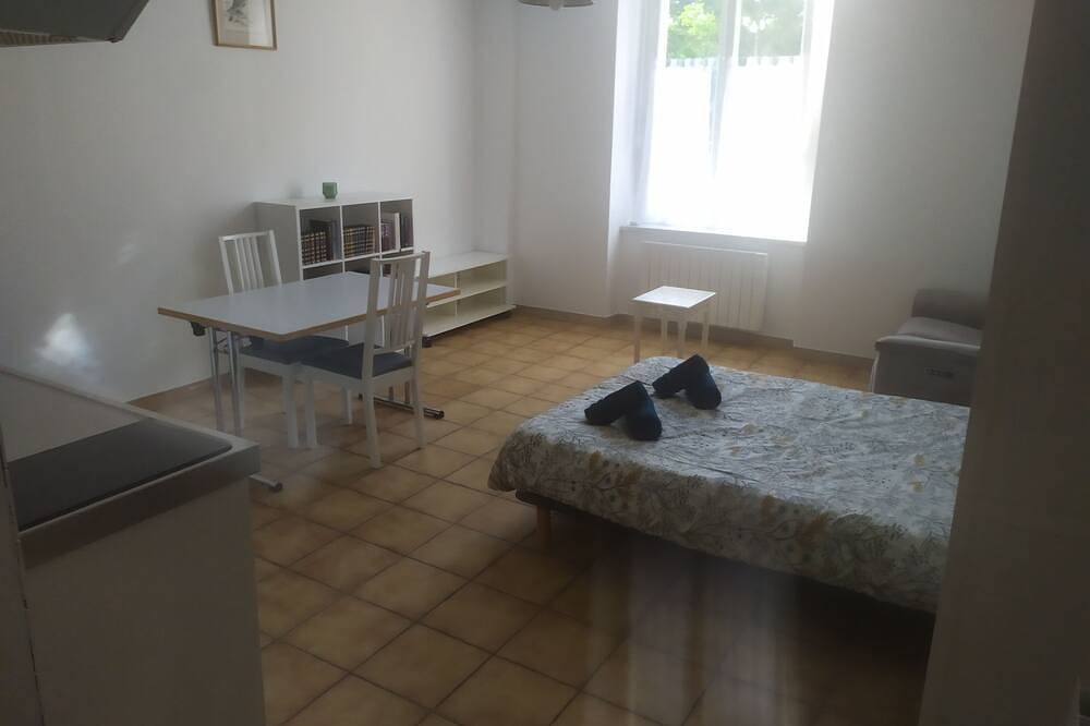 Entire apartment, Spacious, Brand-New, Very Bright And Tastefully Decorated Kessler Studio. in Guebwiller, Parc naturel régional des Ballons des Vosges