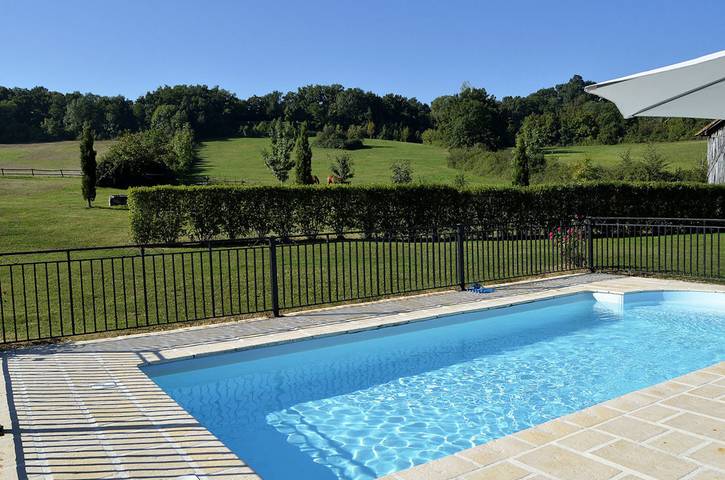 Gîte pour 12 personnes, avec terrasse ainsi que jardin et piscine, animaux acceptés dans le Lot-et-Garonne - 2