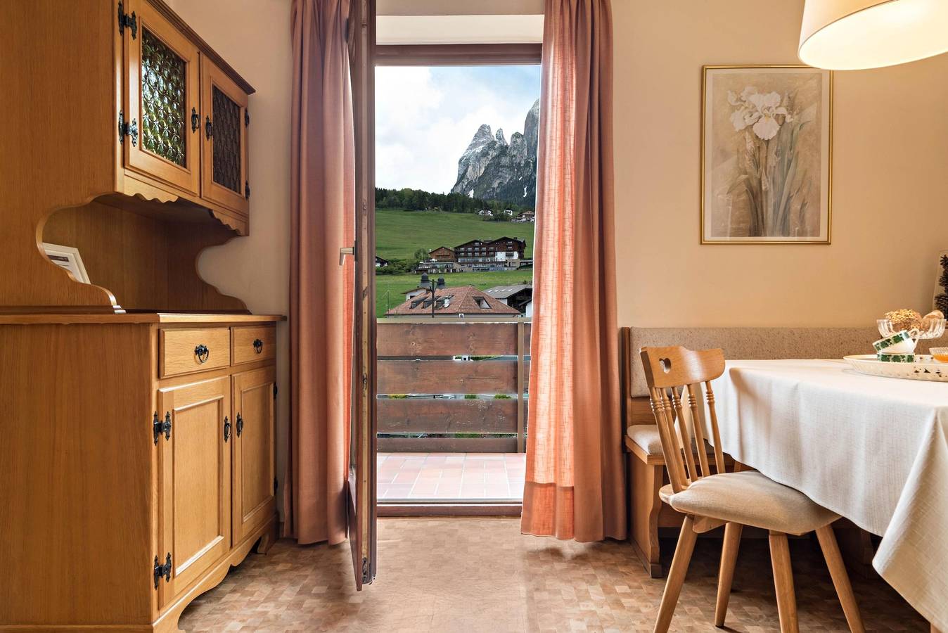 Appartamento intero, Fantastico appartamento "2 Vikoler" con vista sulle montagne, Wi-Fi e giardino in Fiè allo Sciliar, Dolomiti Superski
