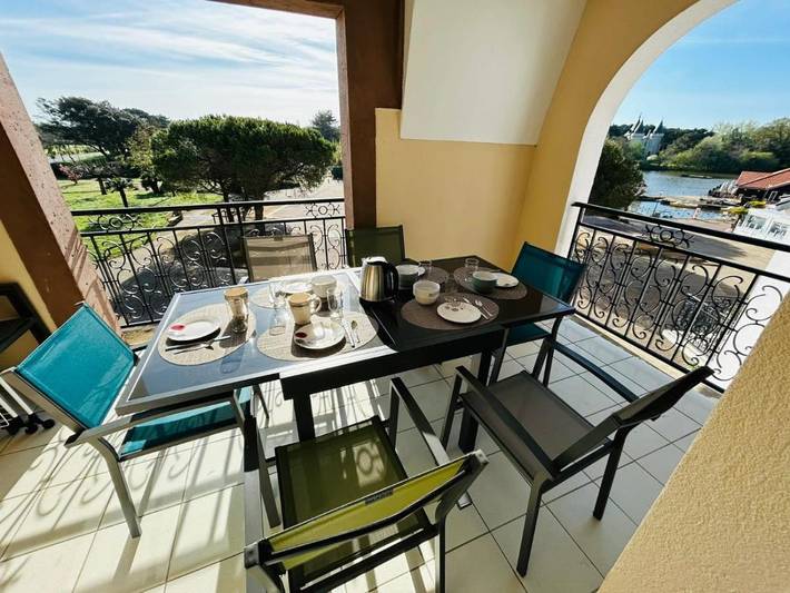 Appartement de vacances pour 8 personnes, avec piscine et terrasse, animaux acceptés