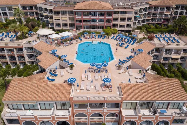 Aparthotel para 6 personas, con piscina y jardín, Familias con niños - 1