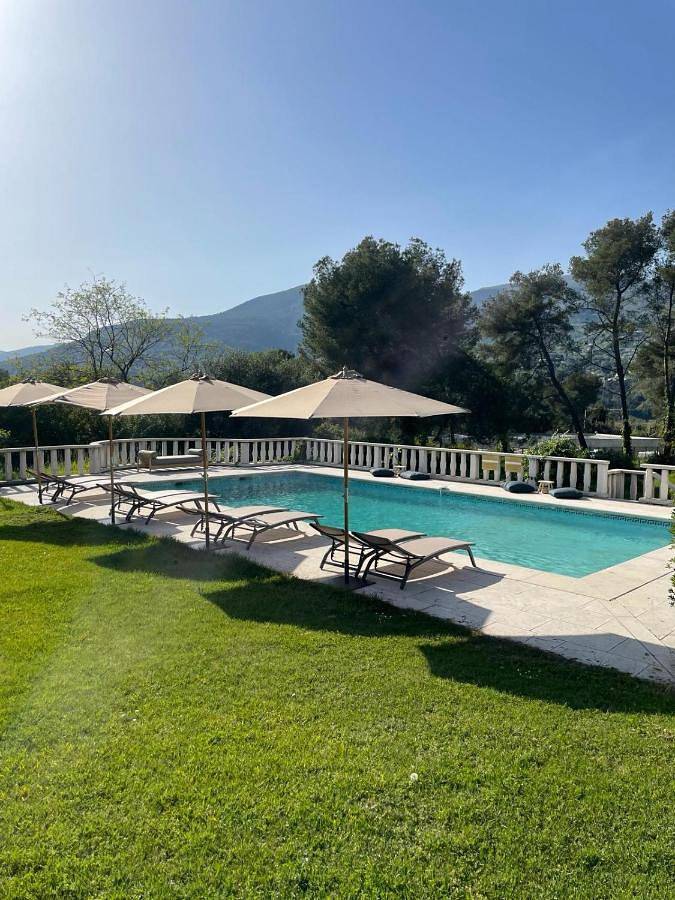 Maison d’hôte pour 2 personnes, avec piscine et terrasse ainsi que jardin et vue