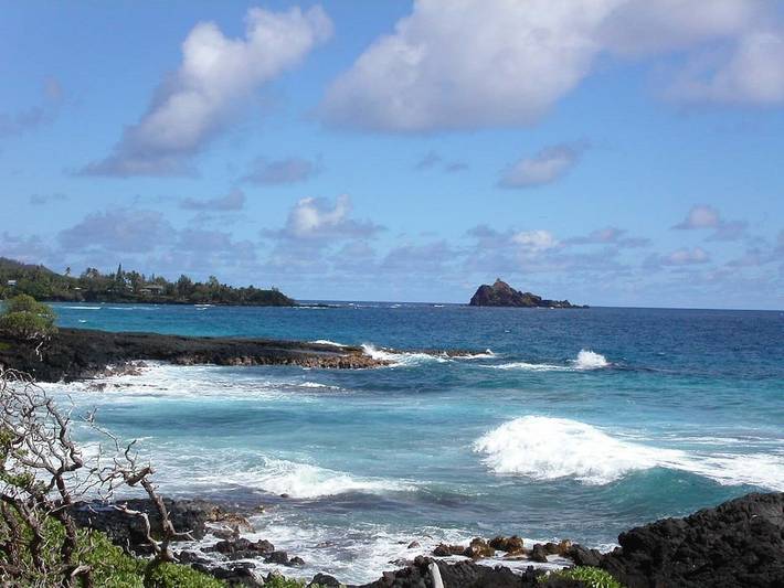 Vacation rental for 4 people, with yard and balcony in Hana
