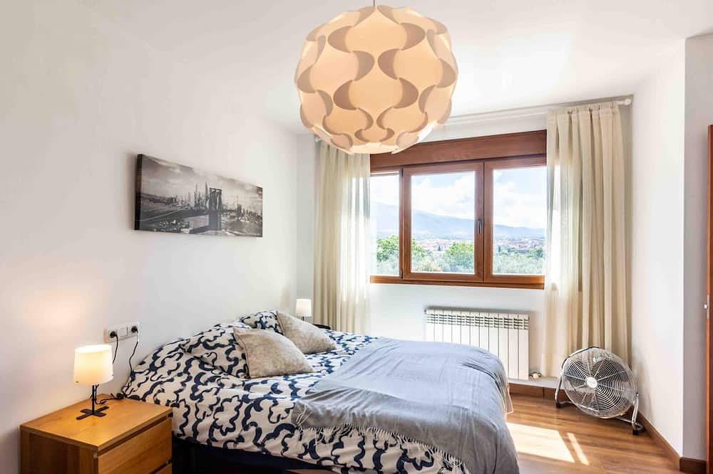Modern House with swimming pool, garden, mountain views and barbecue in Dúrcal, Granada Province