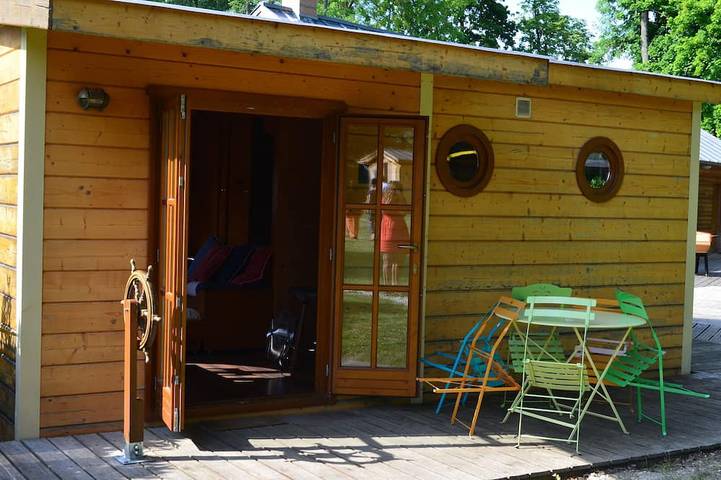 Maison de vacances pour 6 personnes, avec terrasse ainsi que jardin et piscine, animaux acceptés à Bar-sur-Aube
