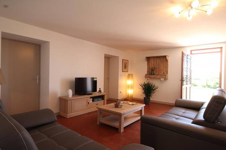 Gîte pour 8 personnes, avec jardin et terrasse, animaux acceptés dans Saône-et-Loire - 2