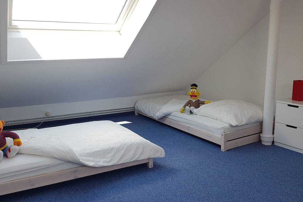 Ganze Wohnung, Gemütliche, zentral und ruhig gelegene Maisonette-Ferienwohnung am Meer in Büsum in Büsum, Dithmarschen