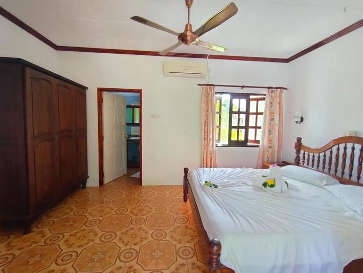Chambre d’hôte pour 3 personnes, avec terrasse ainsi que jardin et vue aux Seychelles