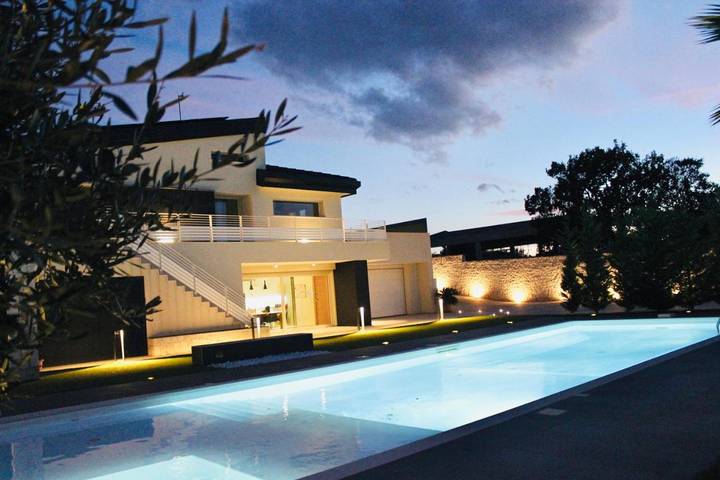 Villa per 12 persone, con giardino e panorama nonché piscina, con animali domestici a Noci