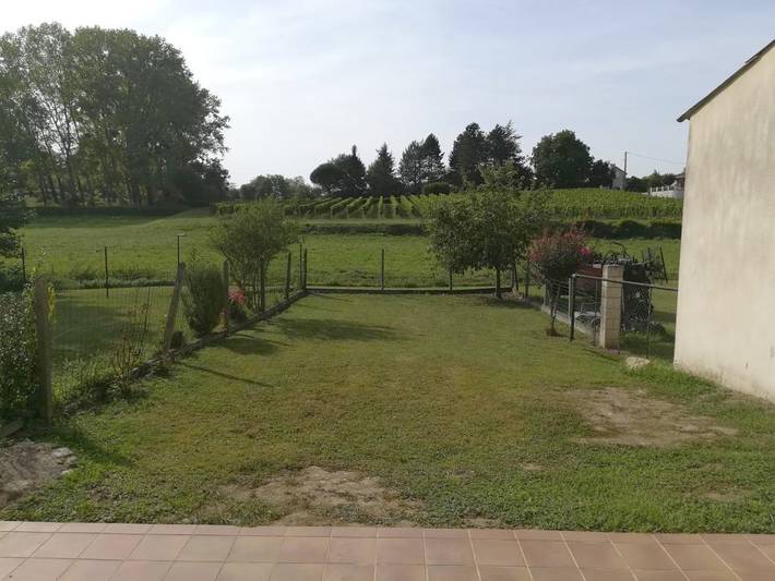 Location de vacances pour 6 personnes, avec vue ainsi que terrasse et jardin à Lussac - 3