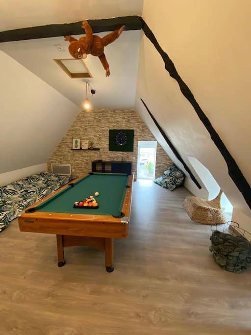 Gîte pour 10 personnes, avec terrasse dans La Landec