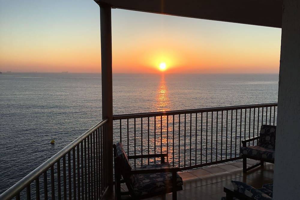 Geheel appartement, Salou zeer mooi appartement met airconditioning 1e lijn zee, wifi, directe toegang tot zee, garage in Salou, Costa Dorada