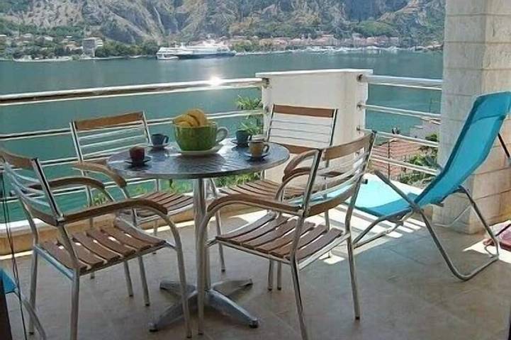 Ferienwohnung für 2 Personen, mit Pool und Garten sowie Balkon - 1